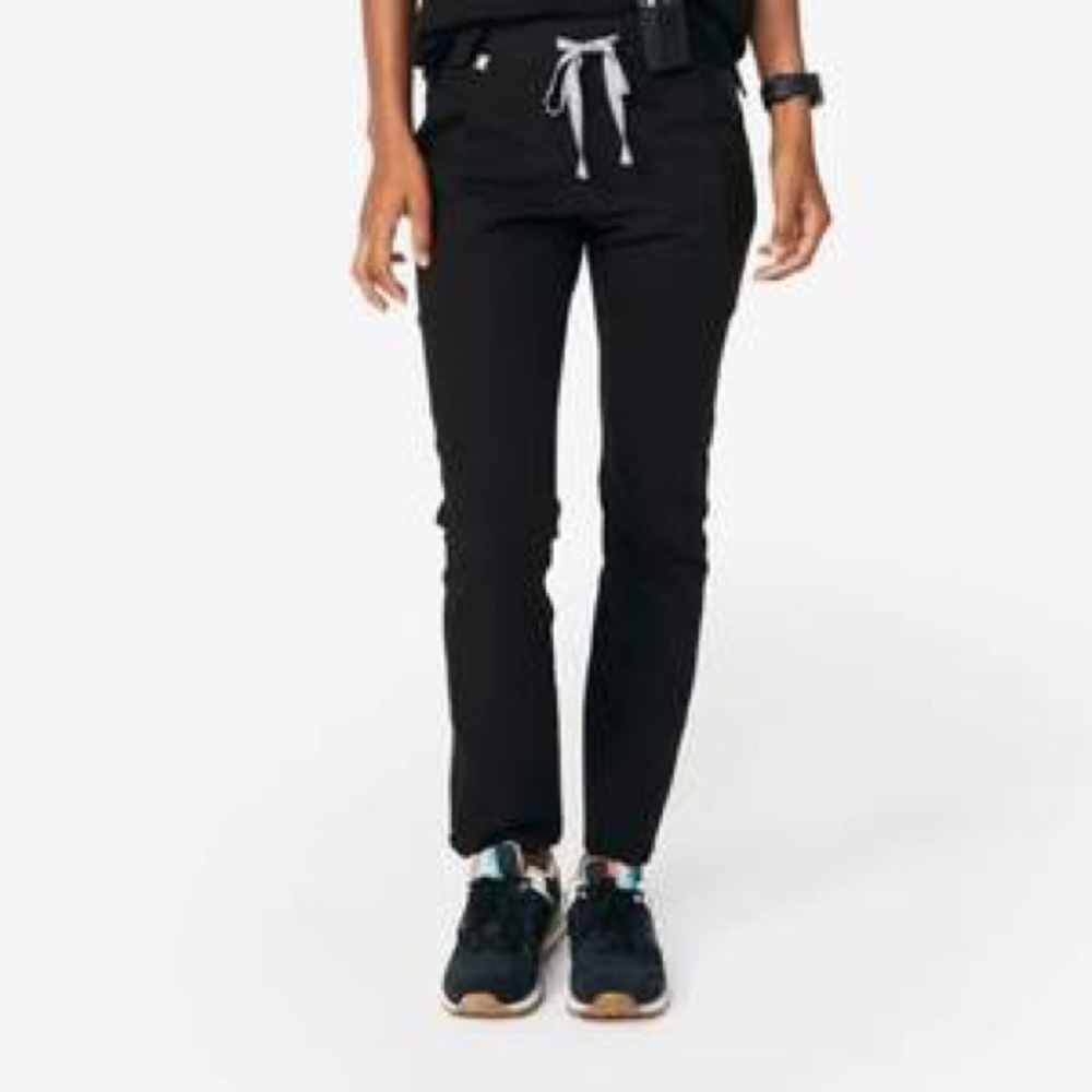 Figs Alwar Slim Fit Cargo Scrub Pants
